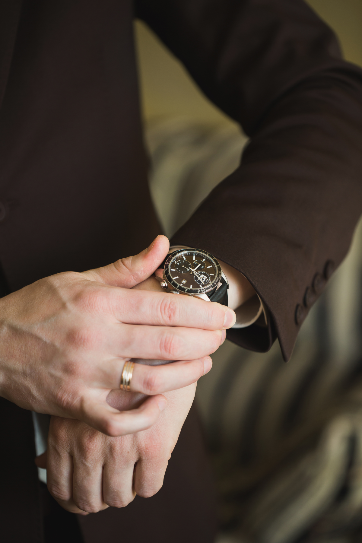 close-up-hands-of-the-groom-with-a-clock-2025-01-10-20-32-55-utc-tradewatchseo