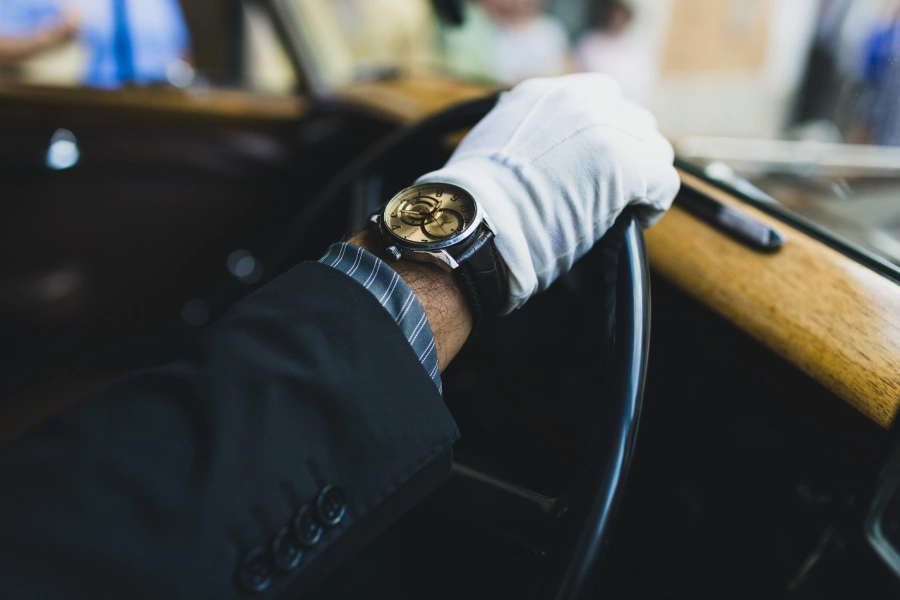 detail-of-the-hand-of-a-driver-of-a-luxury-classic-2024-10-18-09-09-59-utc