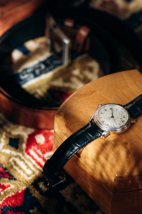 vintage-black-leather-watch-on-wooden-case-near-st-2025-03-14-06-45-22-utc